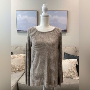 American Eagle Sweater, Flare Sleeves With Slit, Size Medium.